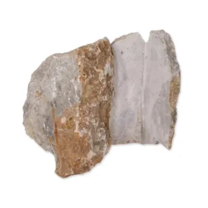 Rohový prvok z prírodného kameňa Rock Face so sekaným 3D povrchom v pravom uhle.